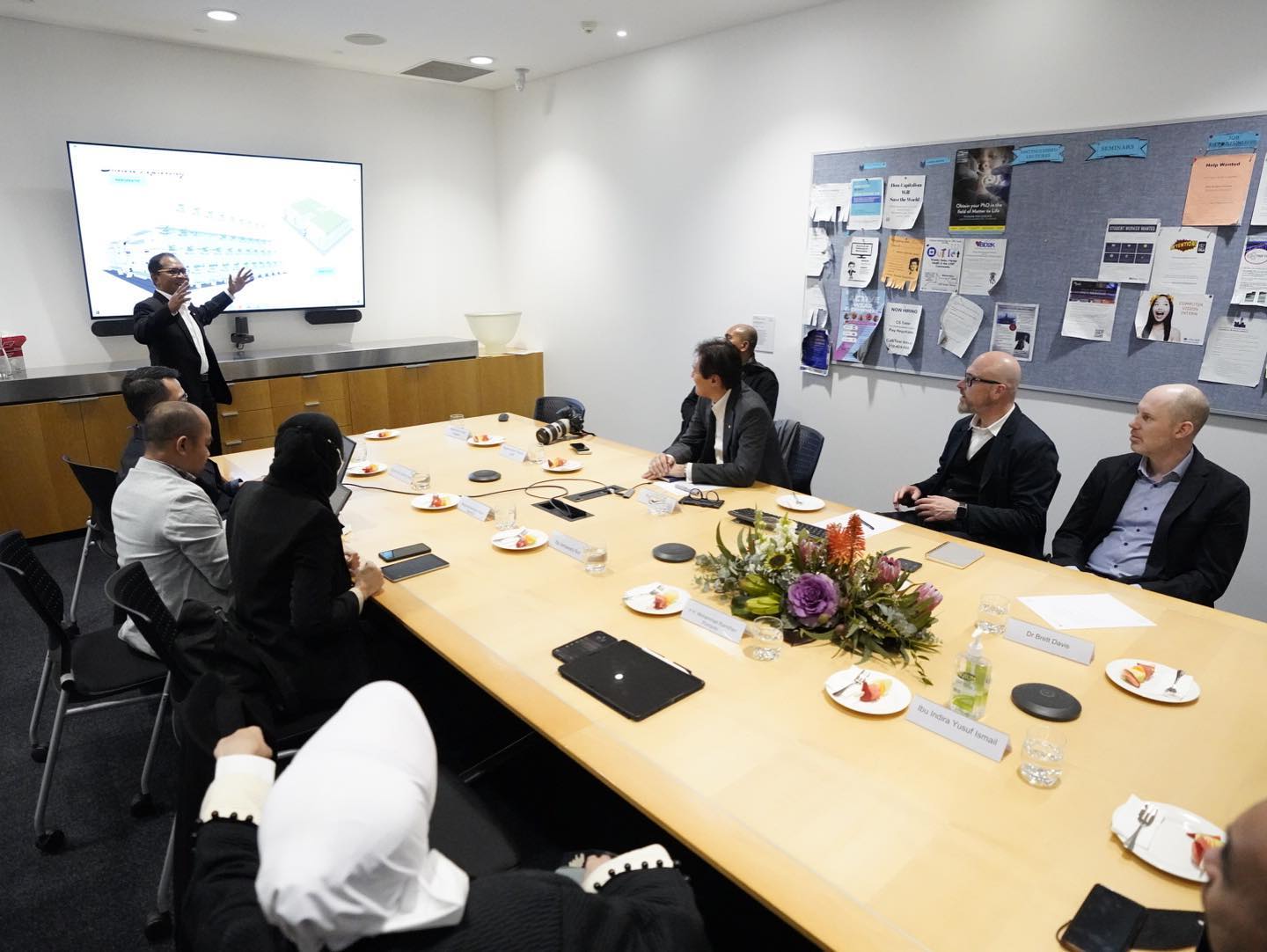 Berada di Melbourne, Danny Bahas Revitalisasi Pemukiman Kumuh Hingga Beri Kuliah Umum Mahasiswa S2-S3 Monash University